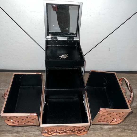 🚫Sold🚫Impressions Makeup Case Rose Gold - Picture 8 of 8